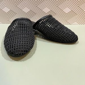 Universal Thread Flats, Black